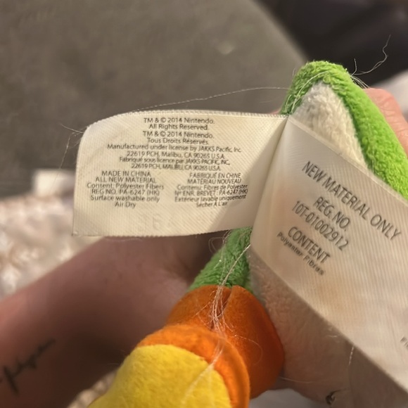 World of Nintendo 8" Plush Super Mario Bros Yoshi Preowned 2014 Jakks Pacific - Picture 4 of 4